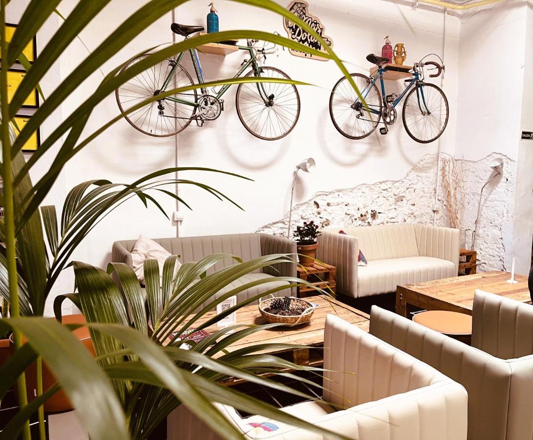 Bed & Bike Barcelona Hostel Exterior photo