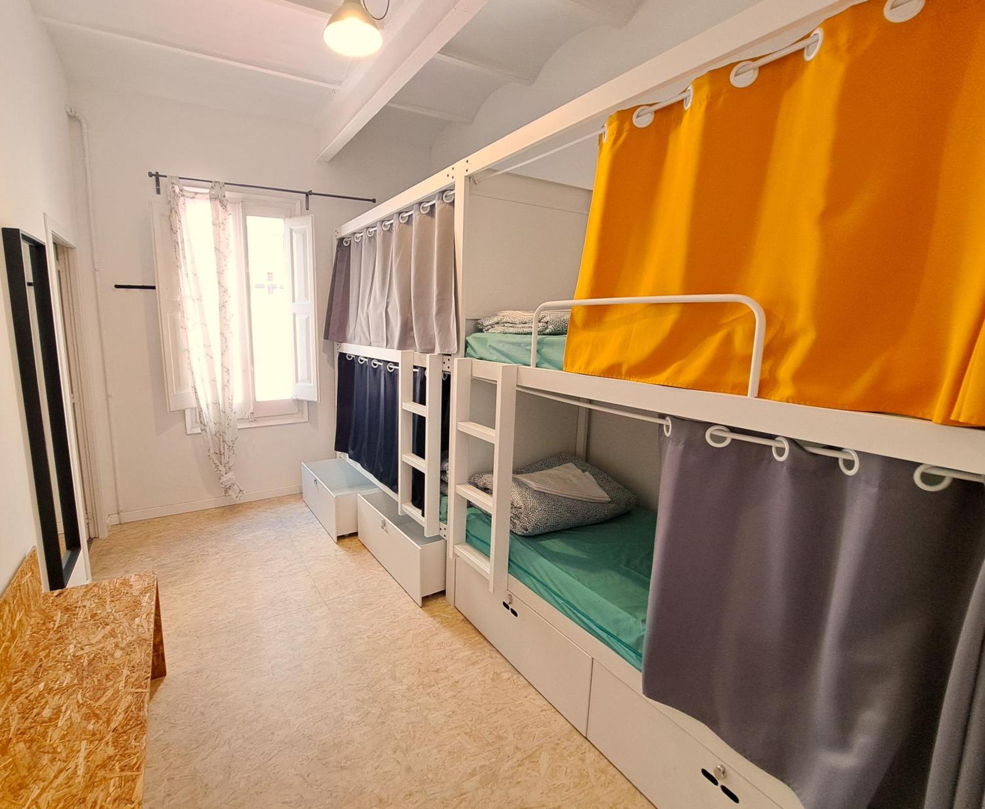 Bed & Bike Barcelona Hostel Exterior photo