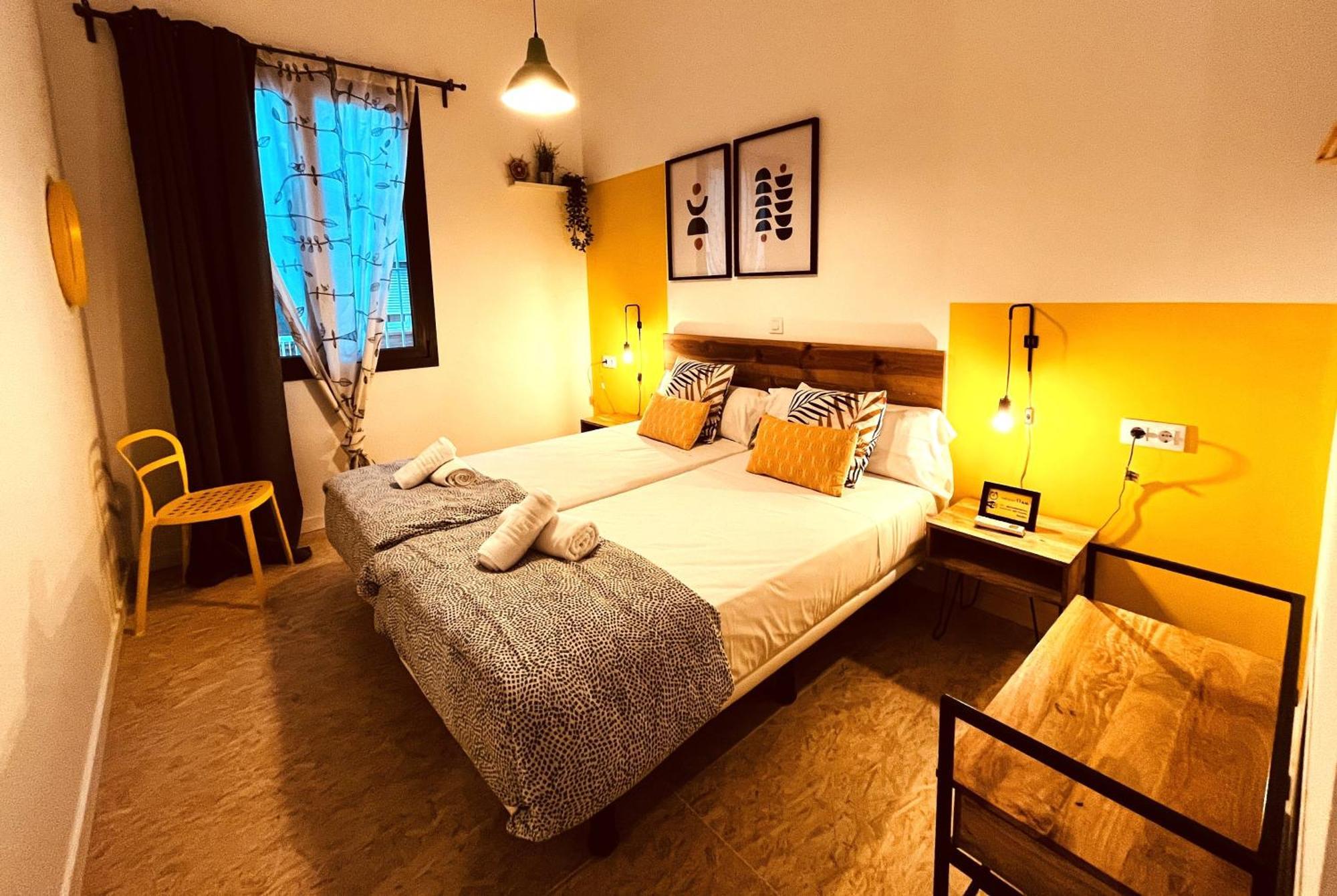 Bed & Bike Barcelona Hostel Exterior photo