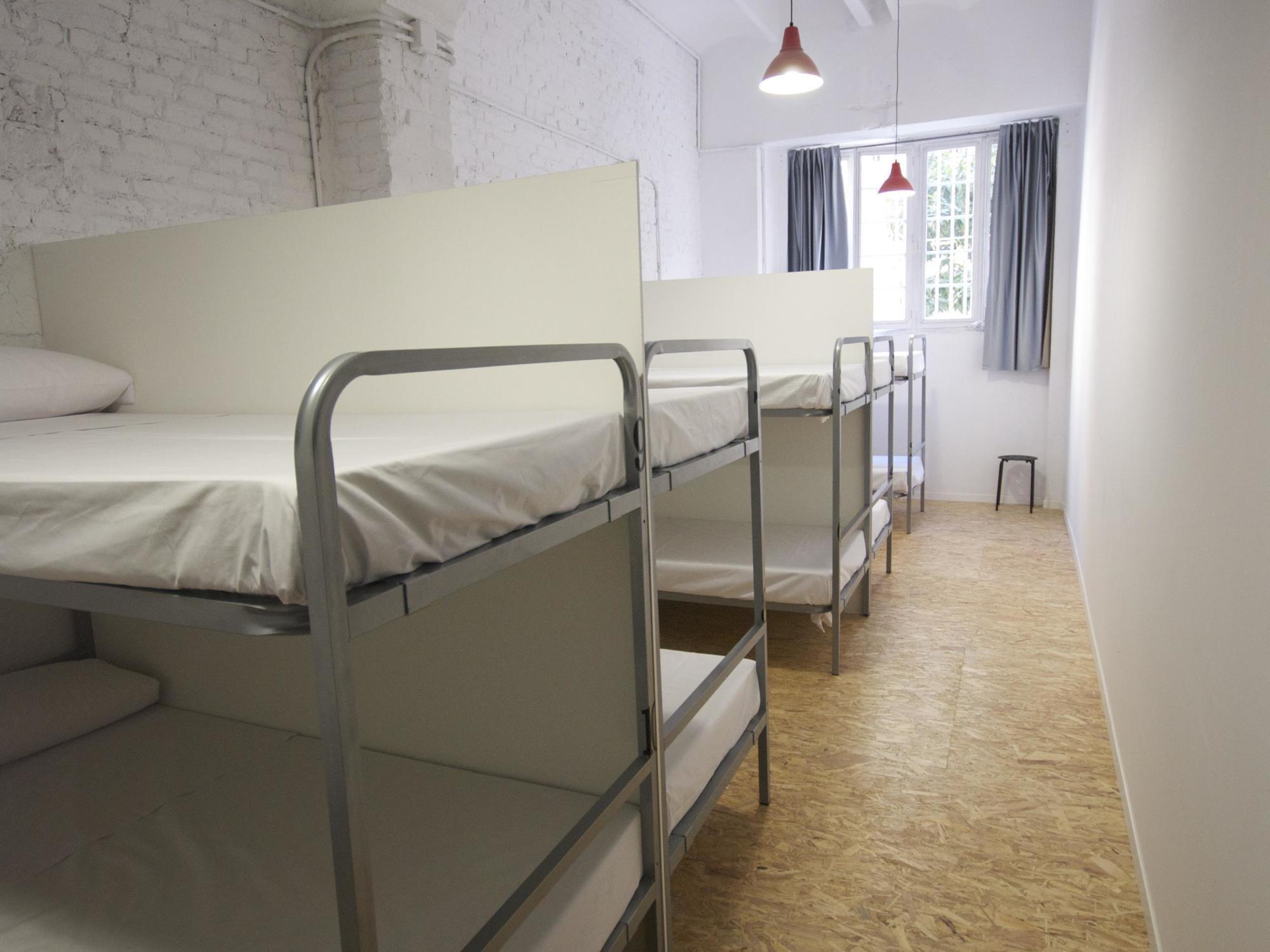 Bed & Bike Barcelona Hostel Exterior photo