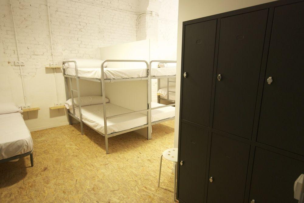 Bed & Bike Barcelona Hostel Exterior photo