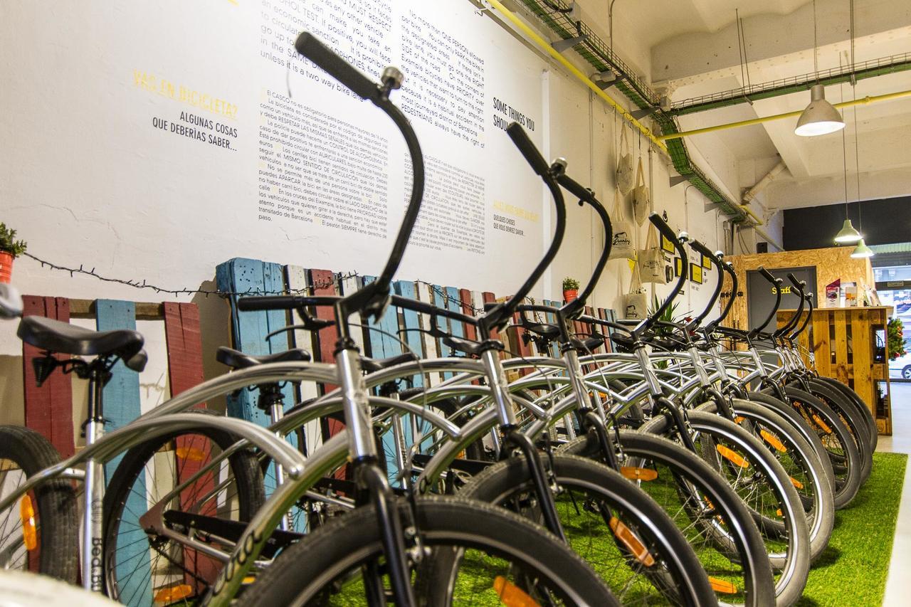 Bed & Bike Barcelona Hostel Exterior photo