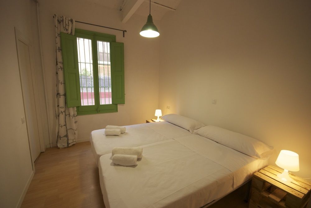 Bed & Bike Barcelona Hostel Exterior photo