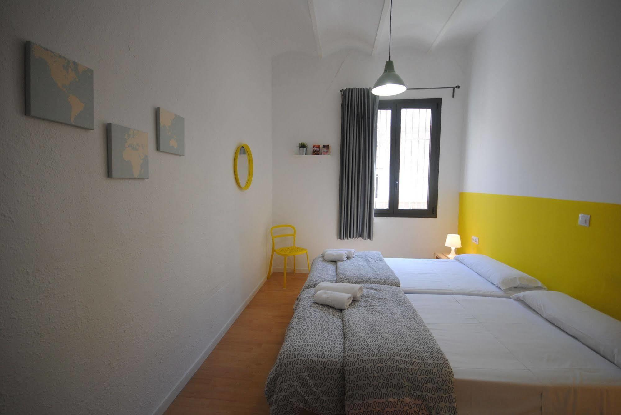 Bed & Bike Barcelona Hostel Exterior photo