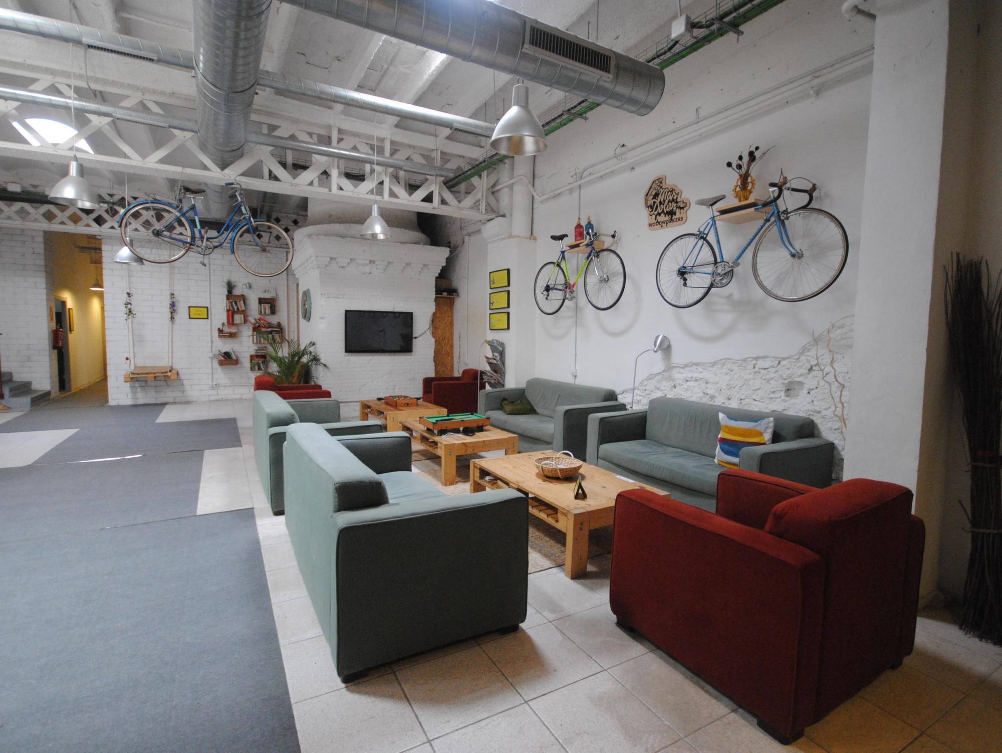 Bed & Bike Barcelona Hostel Exterior photo
