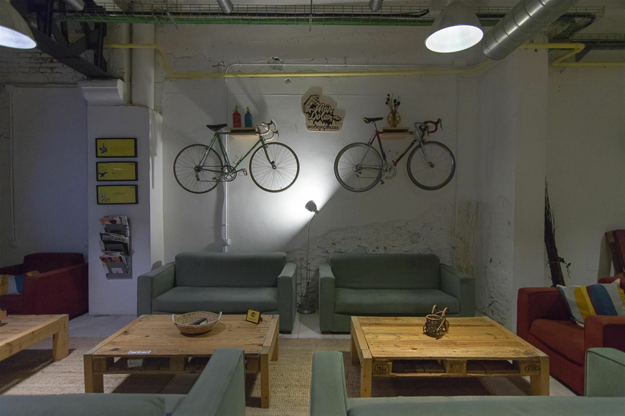Bed & Bike Barcelona Hostel Exterior photo